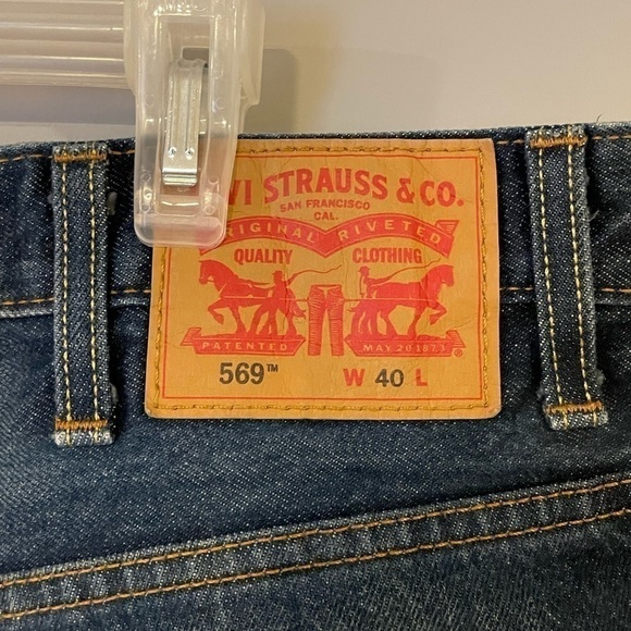 𝅺Great condition men’s size 40 Levi’s 569 shorts - Picture 3 of 5